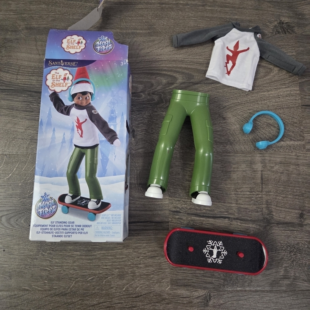 Elf on the Shelf skateboard outfit
